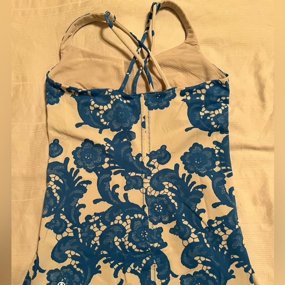 Lululemon XS tank top - Picture 4 of 5